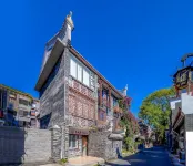 Good Friend Inn (Guilin Maternity and Child Bo'ai Hospital Baoxian Middle School Shop) Hotels near Piled Silk Hill