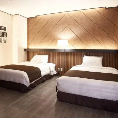 Anyang CS Premier Hotel