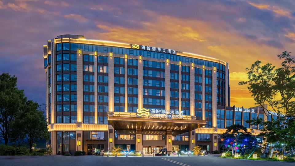 Serene Horizon Hotel