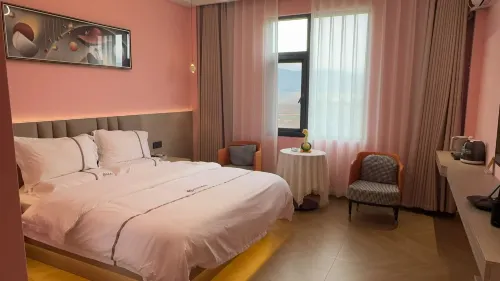 Luoping Mingzhu Hotel