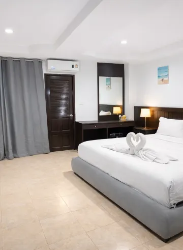 ห้องดีลักซ์ เตียงใหญ่ พร้อมระเบียง