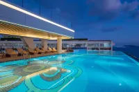 voco Sanya Bay by IHG - Rooftop Pools