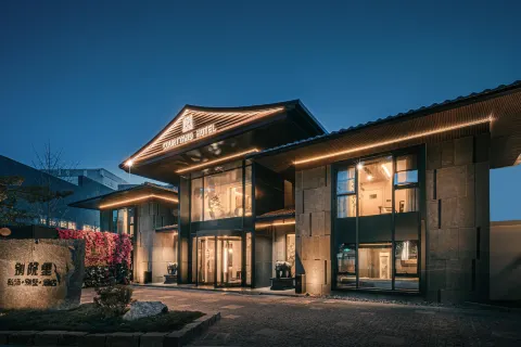COURTYARD HOTEL