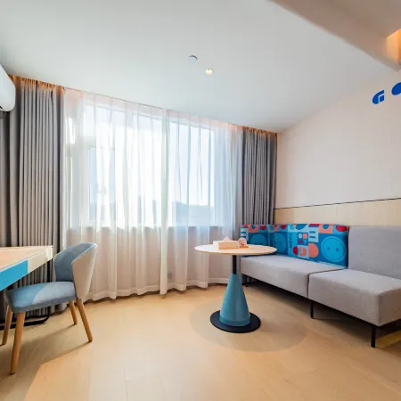 Homeinn · neo Hotel (Pingliang Huating Yizhou Avenue Passenger Transport Center)