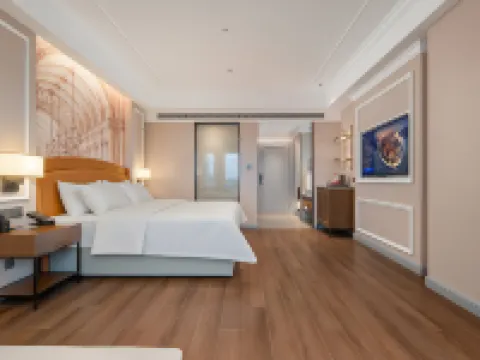 Vienna International Hotel (Guangxing Avenue East, Xinjing Plaza Store) Hoteles en Condado de Xinxing