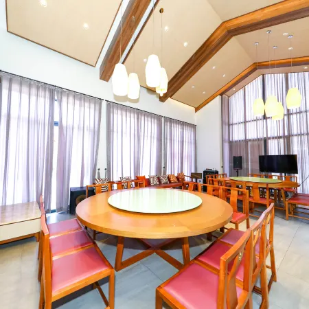 Yingde Lianzhang Shanju Hotel
