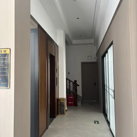 Yunqi Hotel (Chengtou Town Yaqi Yuanhong Trade City)
