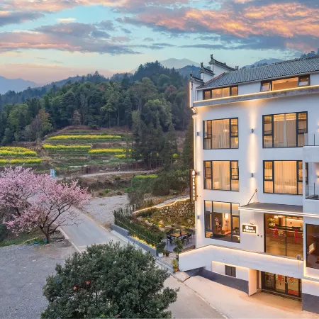 Floral Hotel· Quiet Garden Healing Japanese Zen Designer Inn (Wuyuan Huangling Scenic Area Branch)