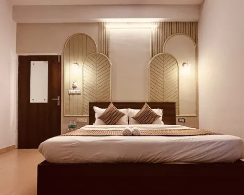 Fabhotel Majestic Heights = Fabhotel 雄偉高地 帕特里卡门附近的飯店