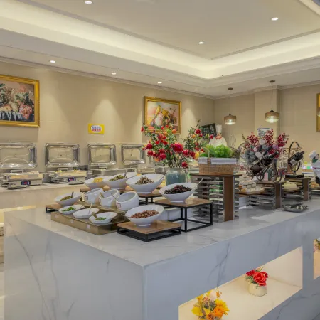 Vienna International Hotel (Near Yueyang South Station & Yueyang County First Middle School)