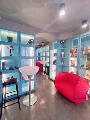Lesbase Women Hostel - Hostels