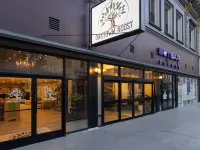 Oaktown Roost Hotels near Lake Merritt