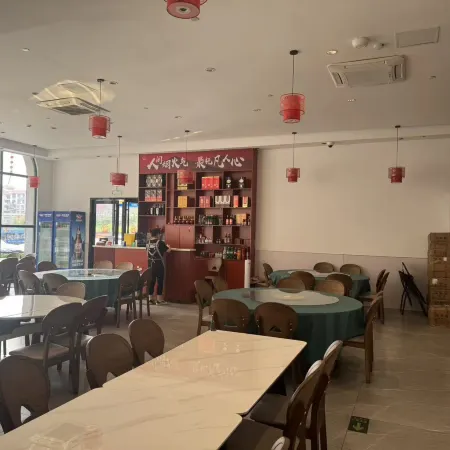 Taiying International Grand Hotel (Dongxing City High-Speed Railway Station Erqiao Port)