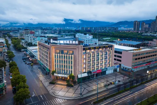 Pareisi Max Hotel - parking