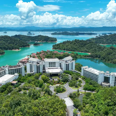 Mels Weldon Evergreen Lake Hotel