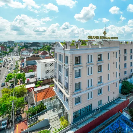 Grand Senyum Hotel