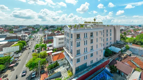 Grand Senyum Hotel