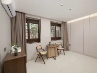 Front Yard & Back Yard Homestay (Near Xiangshawan Scenic Area) - Flughafentransfer