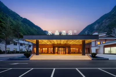 Crystal Hotel Jiuzhaigou Valley SA Hotels in Goukou