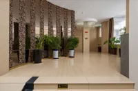 Golden Crown Business Hotel (Xinyang Railway Station, Tianrun Plaza)