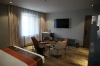 Happiness Hotel - Airport Shuttle