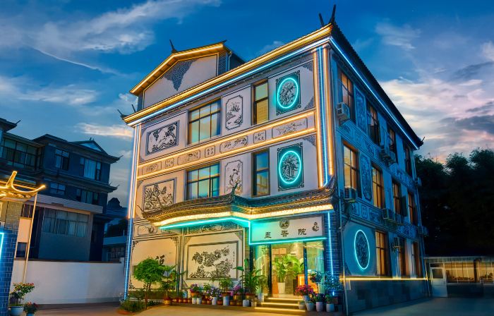 Yunqi Classic Bai Homestay (Weishan Ancient City)