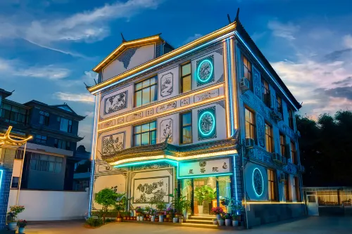 Yunqi Classic Bai Homestay (Weishan Ancient City) - 2つ星