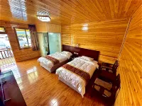 Gahai Lake Scenic Area Homestay - parking