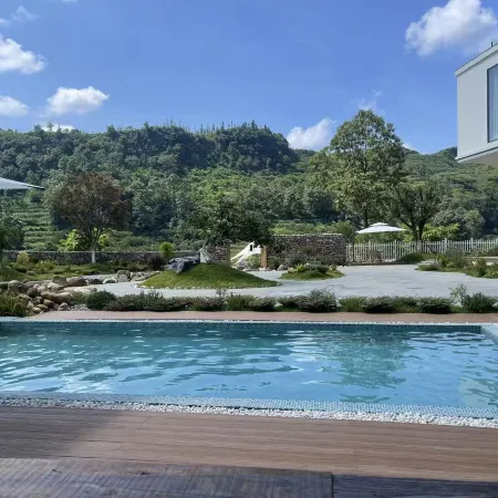 Huangguoshu Yininajia Mountain Wild Manor