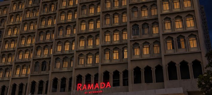 Ramada by Wyndham Colombo Отели в г. Коломбо