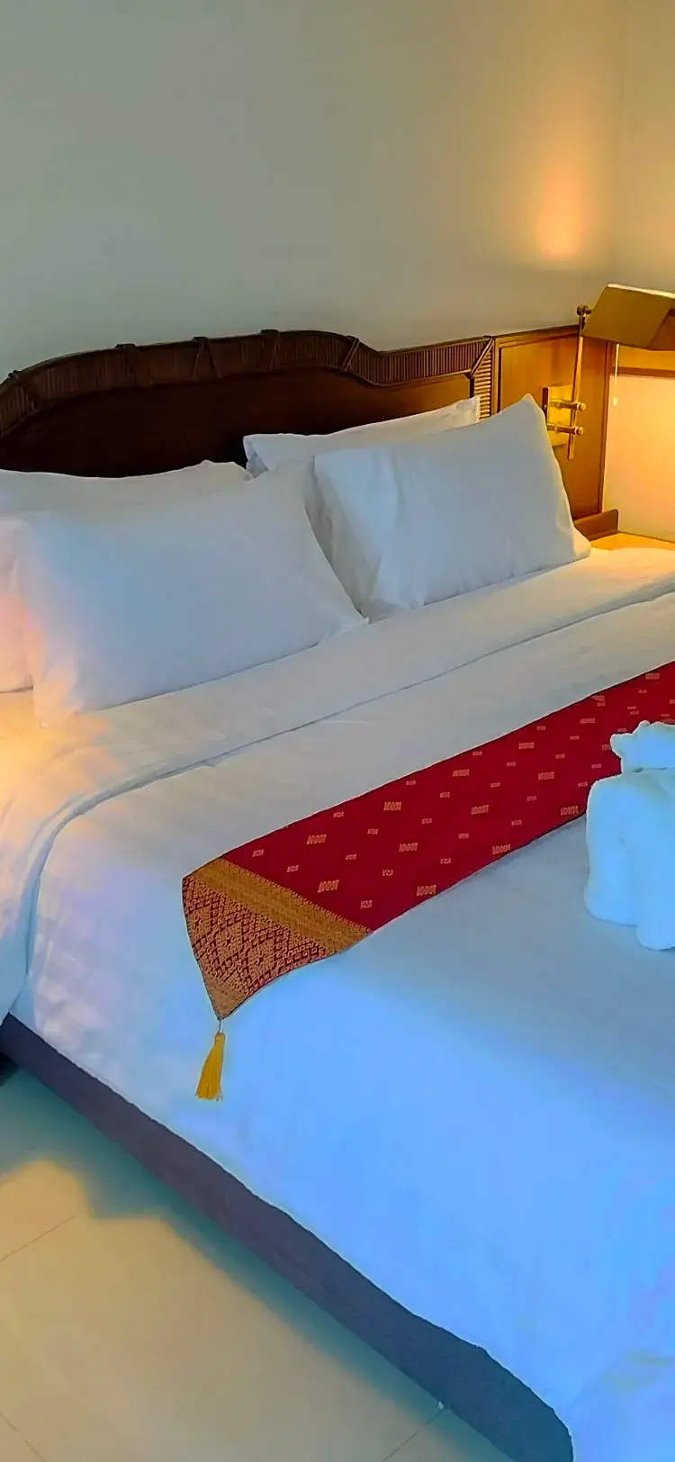 ห้องดีลักซ์ เตียงใหญ่ 1 เตียง