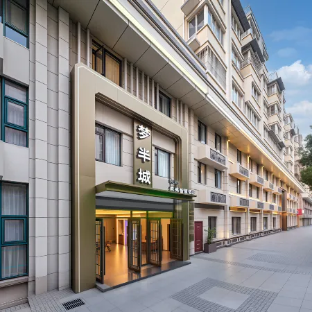 Dream Half City Future Smart Hotel