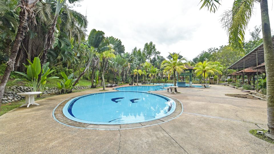 OYO HOME 90700 Teluk Batik Holiday Apartment