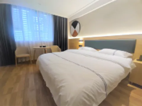 Four Seasons Hotel (Jialecheng) Hotels near Fangchenggang No.1 Highway Passenger Transport Center