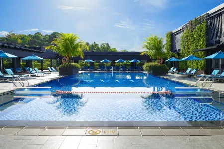 Hilton Kota Kinabalu Отели рядом с достопримечательностью «Handicraft Market»