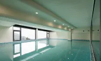 JANE Hot Spring Hotel (Anji Yunshang Grassland Panda Tribe Adventure Park Branch) - Pools
