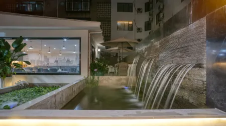 YunYiDuo Hotel (dashuying subway station, Dongfeng East Road, Kunming) Отели рядом с достопримечательностью «Yunnan Astronomical Observatory Chinese Academy of Sciences»