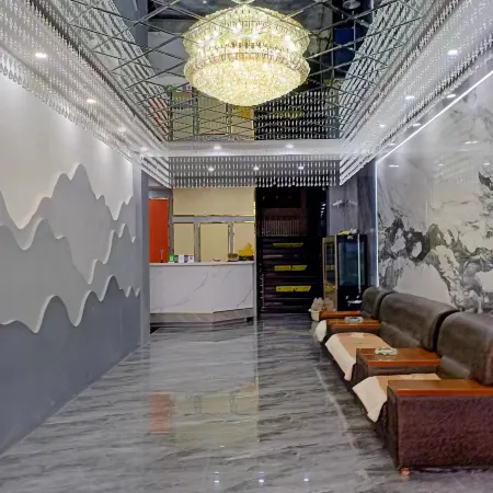 Arongqi Colorful Hotel