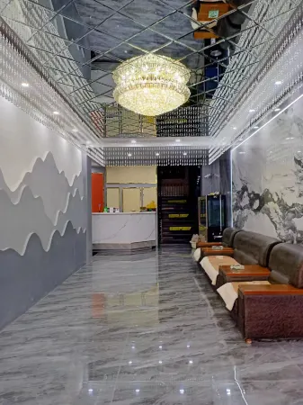 Arongqi Colorful Hotel Отели рядом с достопримечательностью «Arun Passenger Transport Terminal»