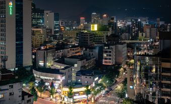 5. 어반스테이 명동..