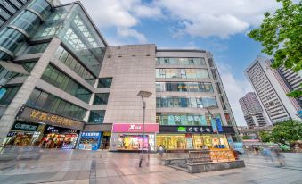 IU Hotel (Chongqing Yangjiaping Pedestrian Street Subway Station)