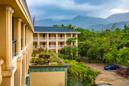 Malai Hot Spring Holiday Hotel Отели в г. Баотин