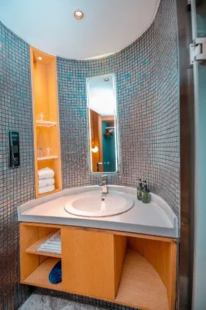 Shandong Oriental Building (Jinan Railway Station Baotu Spring)