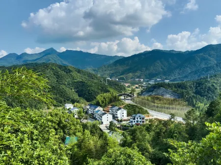 Gexianshan Riverside Inn