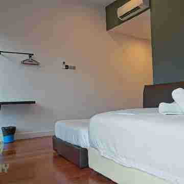 reStary Black Pink Themed Homestay Rooms
