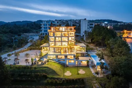 White House Yuanjing Homestay (Fairy Mountain Branch) Отели рядом с достопримечательностью «Three Natural Bridges»