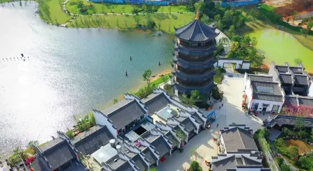 Fuyang Huaiwang Bieyuan Homestay (Raozhou Ancient Town Branch) Отели в г. Поянху