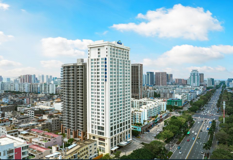 Days Hotel by Wyndham Beihai HaichengHotel Overview