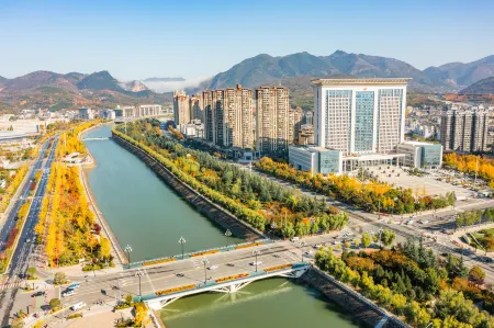 Homeinn Selected Hotel (Shangluo Municipal Government Shangzhou West Road) Отели рядом с достопримечательностью «Shangluo University»