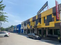 OYO 90883 Pavilion Inn Hotel Hotel dekat Damai Laut Golf And Country Club